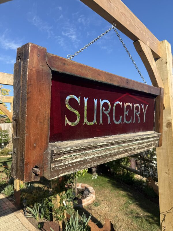 Surgery Glass Sign - Image 4